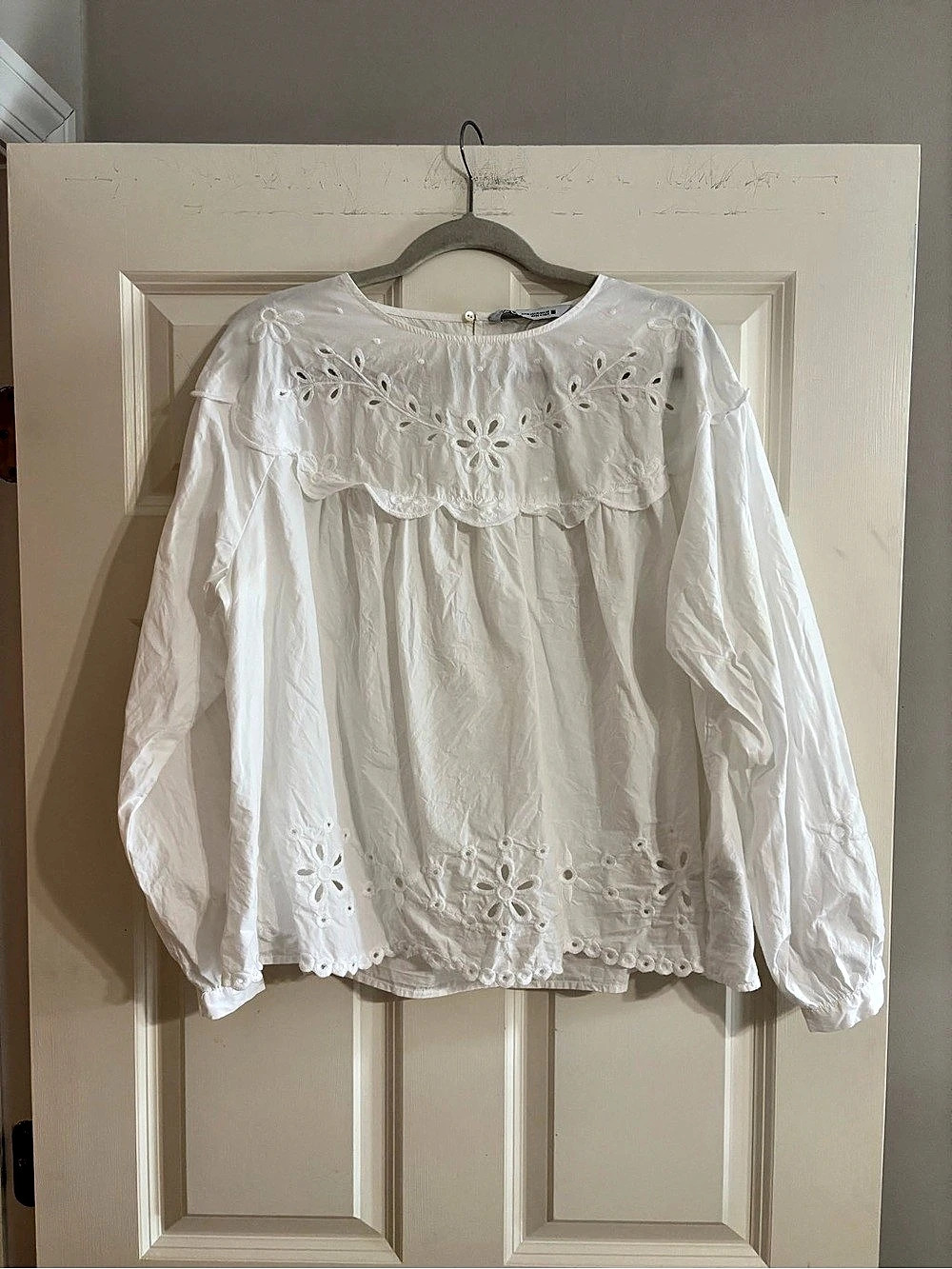 Zara Eyelet Embroidered Blouse in White Size XL Like New